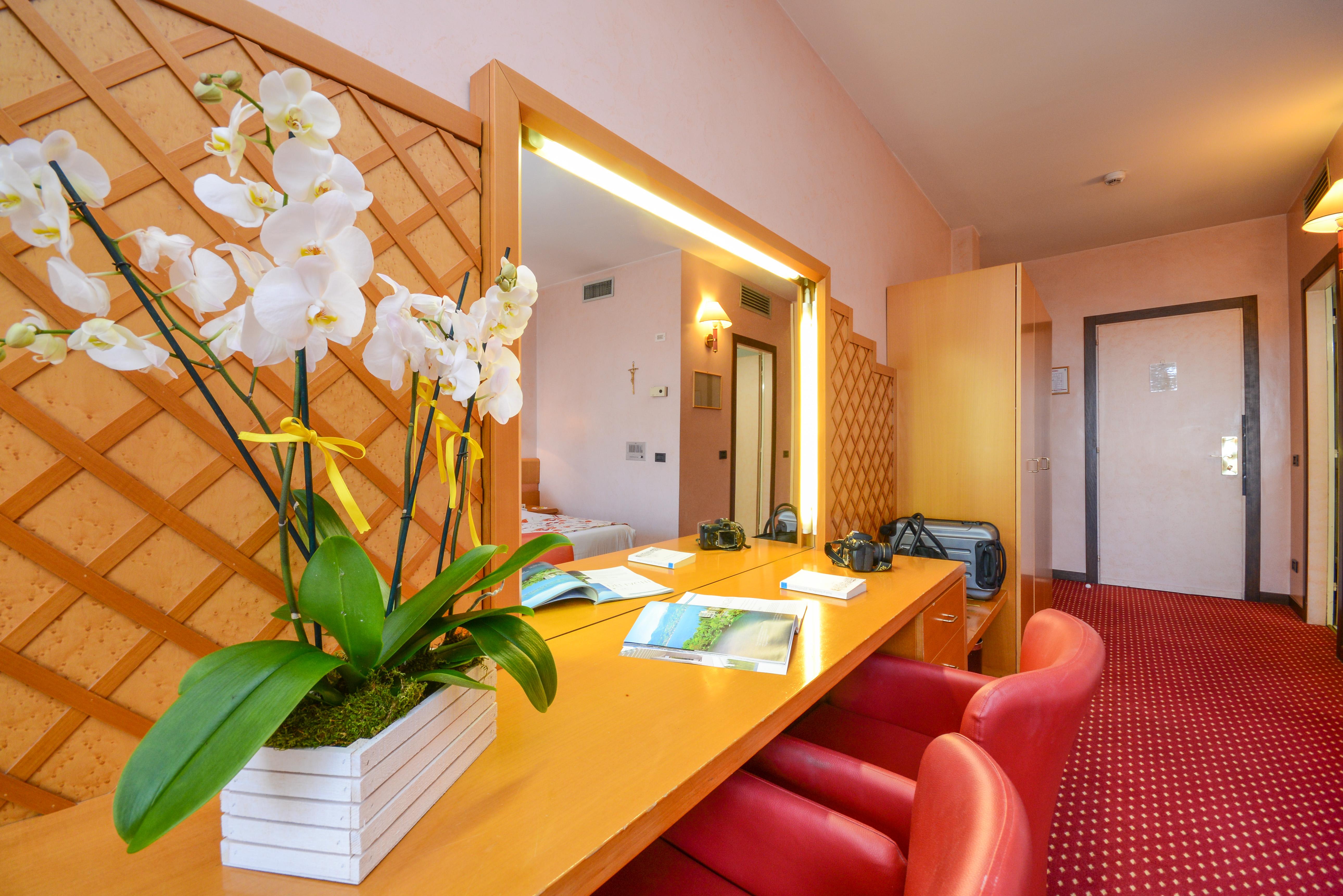 Hotel Oliveto Desenzano del Garda Esterno foto