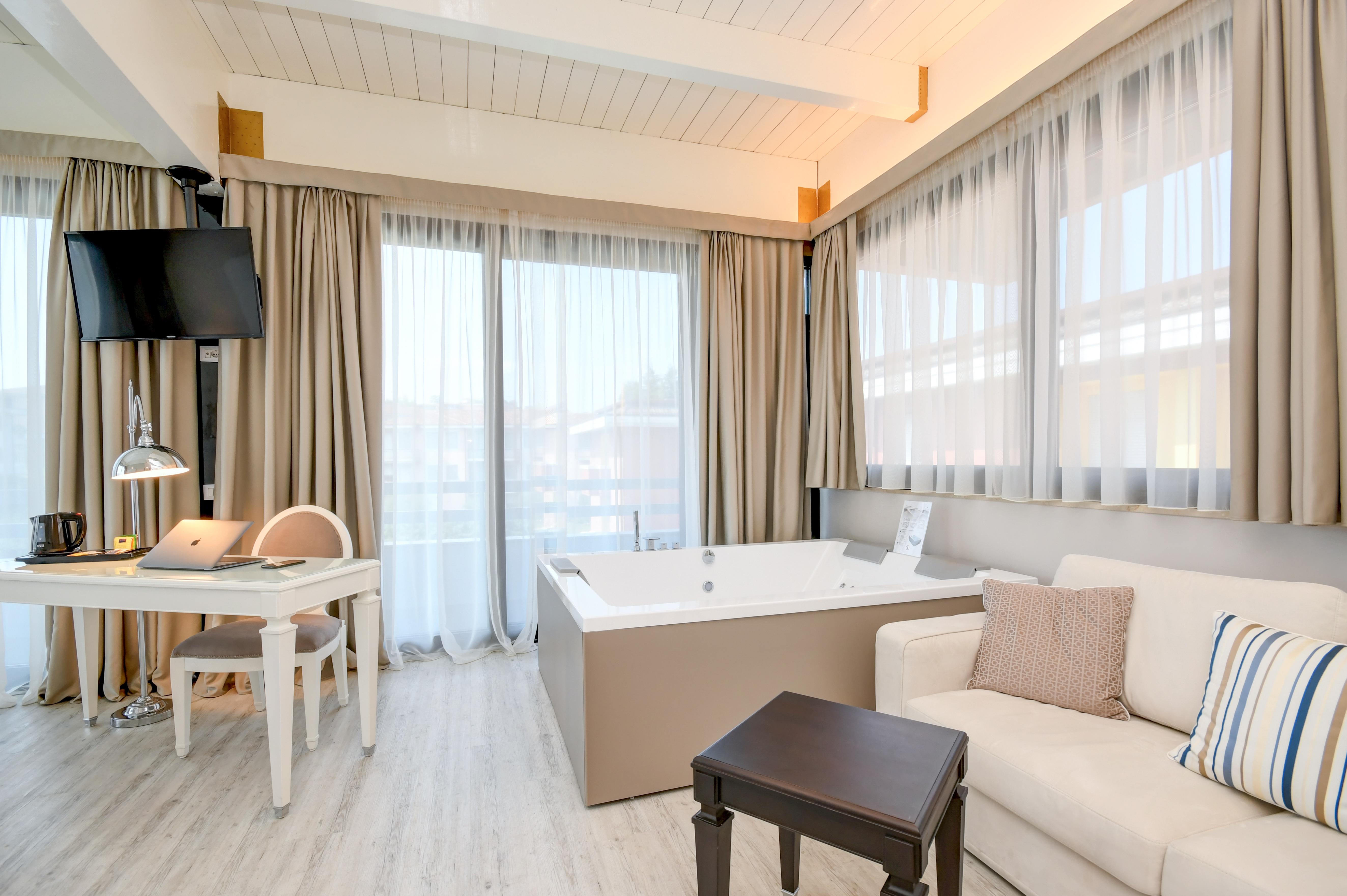 Hotel Oliveto Desenzano del Garda Esterno foto