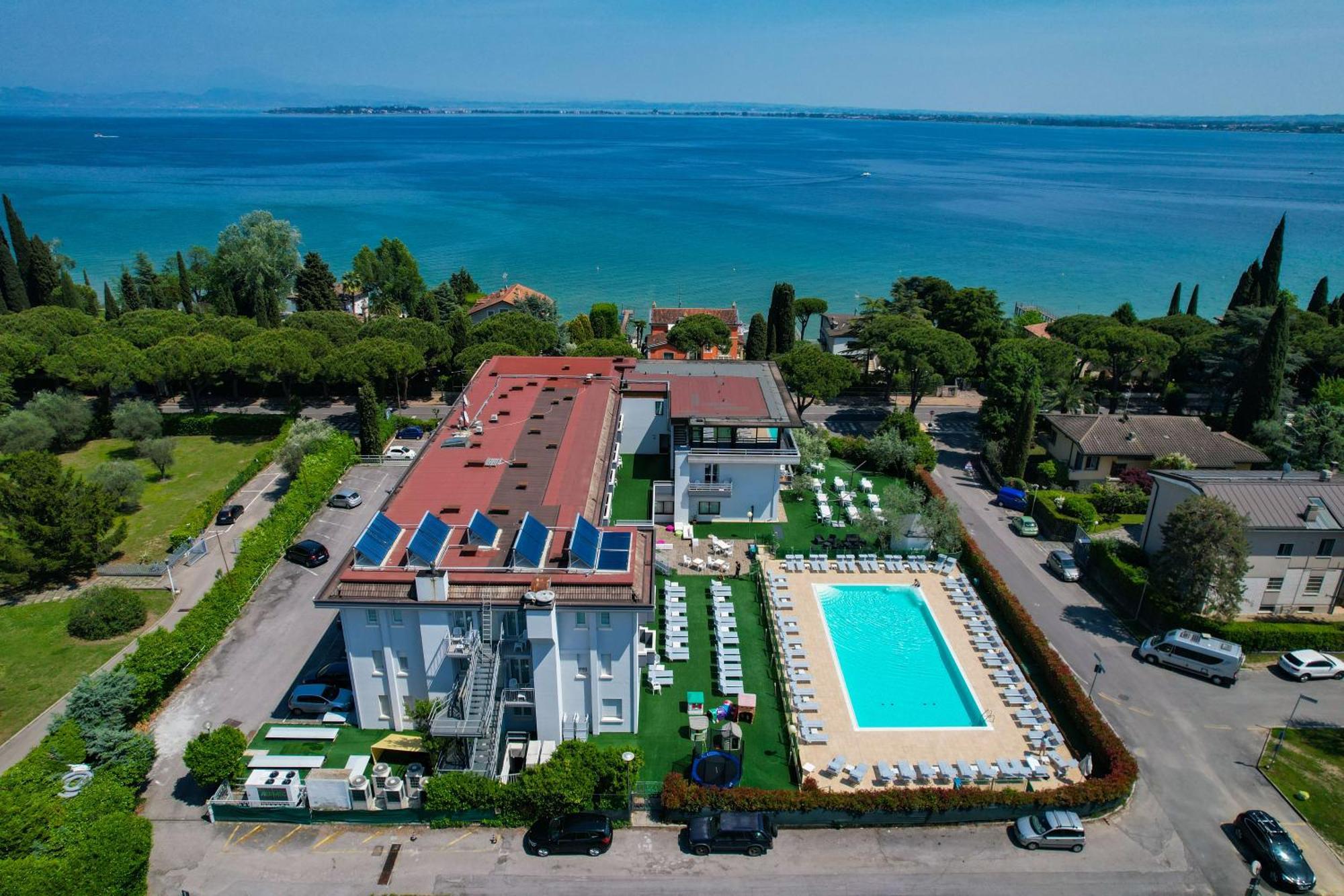 Hotel Oliveto Desenzano del Garda Esterno foto