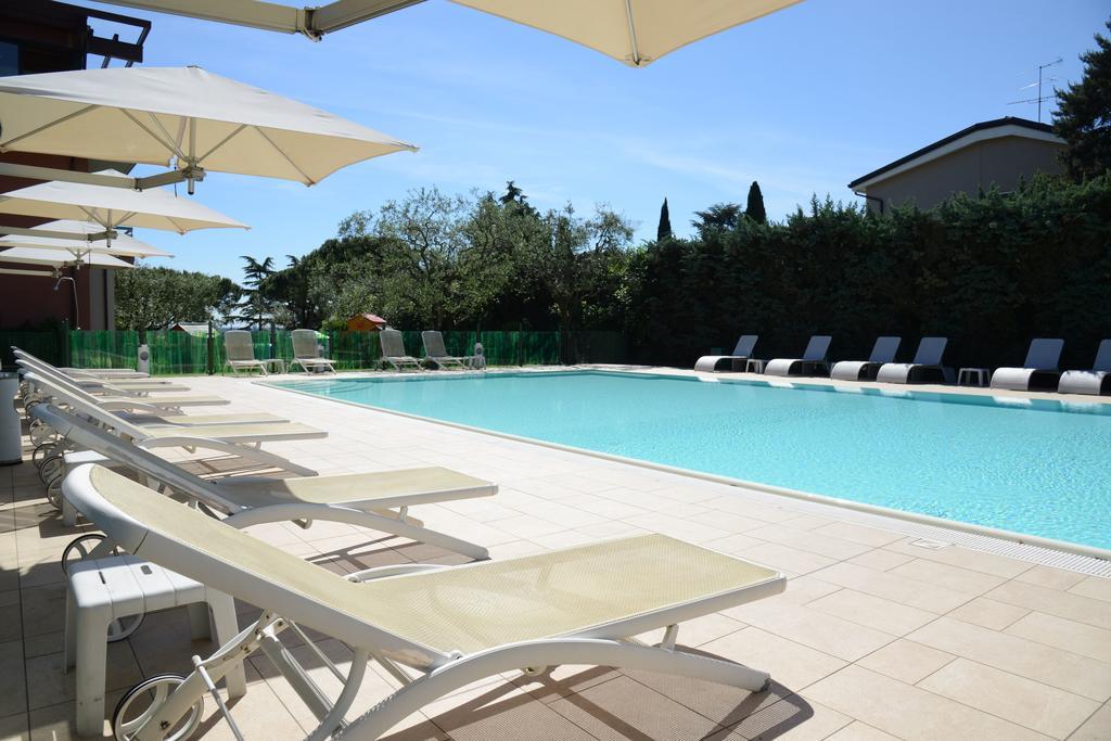 Hotel Oliveto Desenzano del Garda Esterno foto