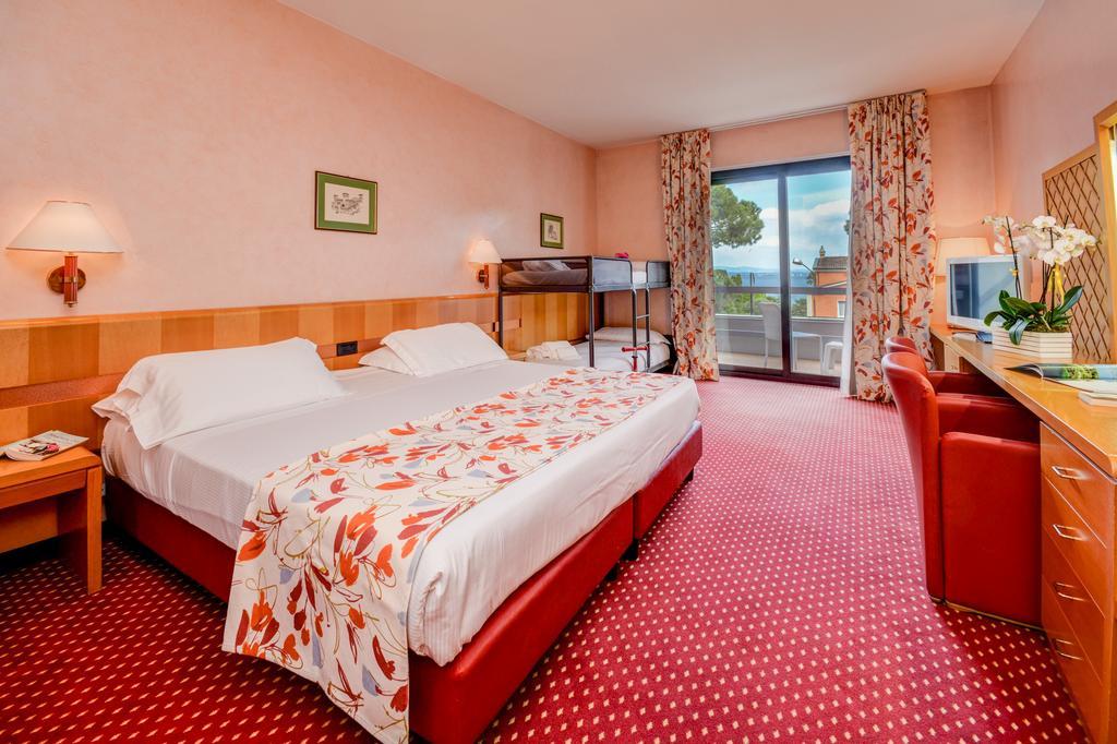 Hotel Oliveto Desenzano del Garda Esterno foto