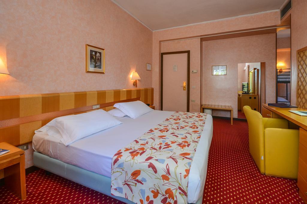 Hotel Oliveto Desenzano del Garda Esterno foto