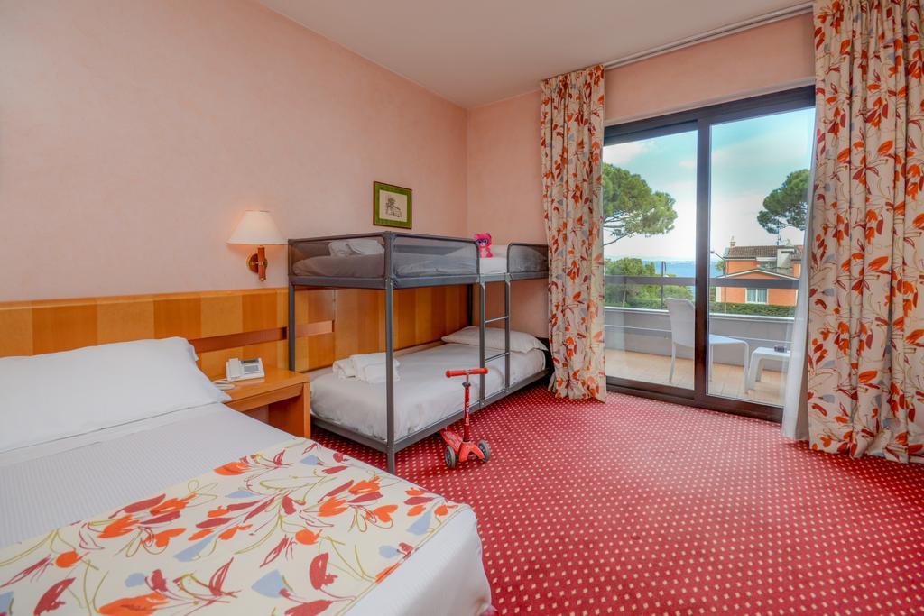 Hotel Oliveto Desenzano del Garda Esterno foto