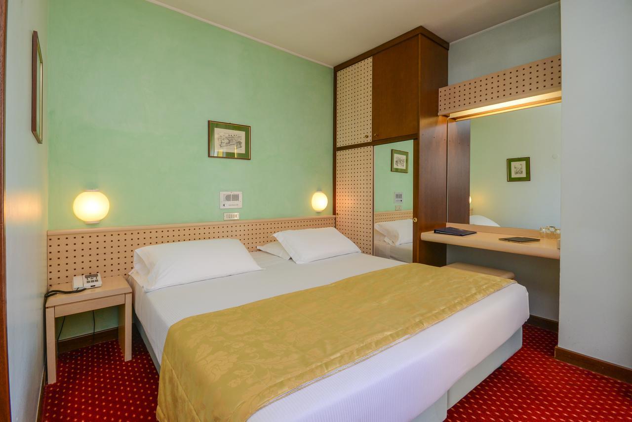 Hotel Oliveto Desenzano del Garda Esterno foto