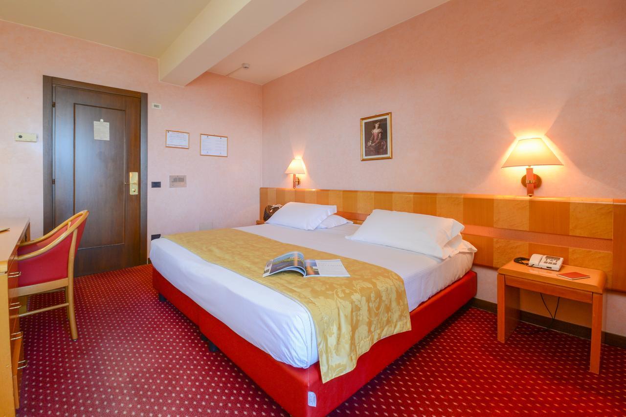 Hotel Oliveto Desenzano del Garda Esterno foto