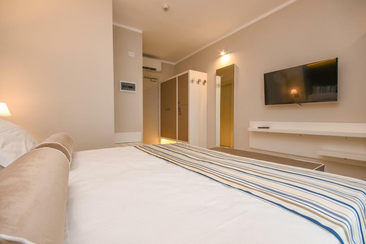Hotel Oliveto Desenzano del Garda Esterno foto