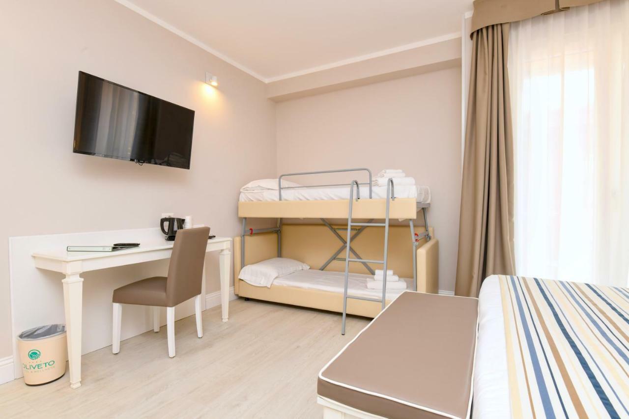Hotel Oliveto Desenzano del Garda Esterno foto